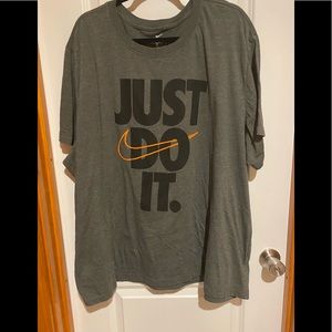Men’s Nike Shirt 3XL